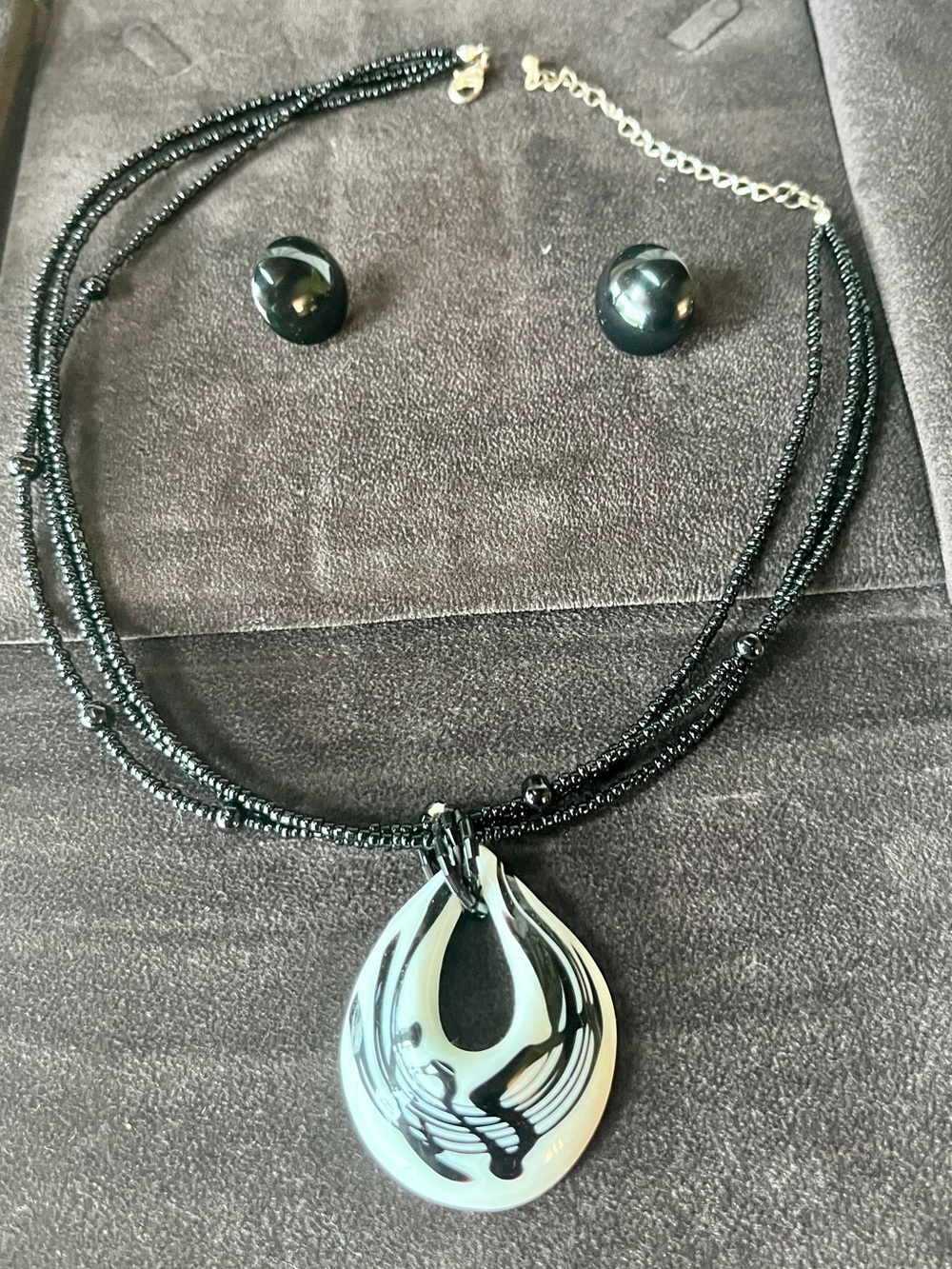 Vintage Artisan Black & White Abstract Swirl Pendant Necklace & Stud Earring Set